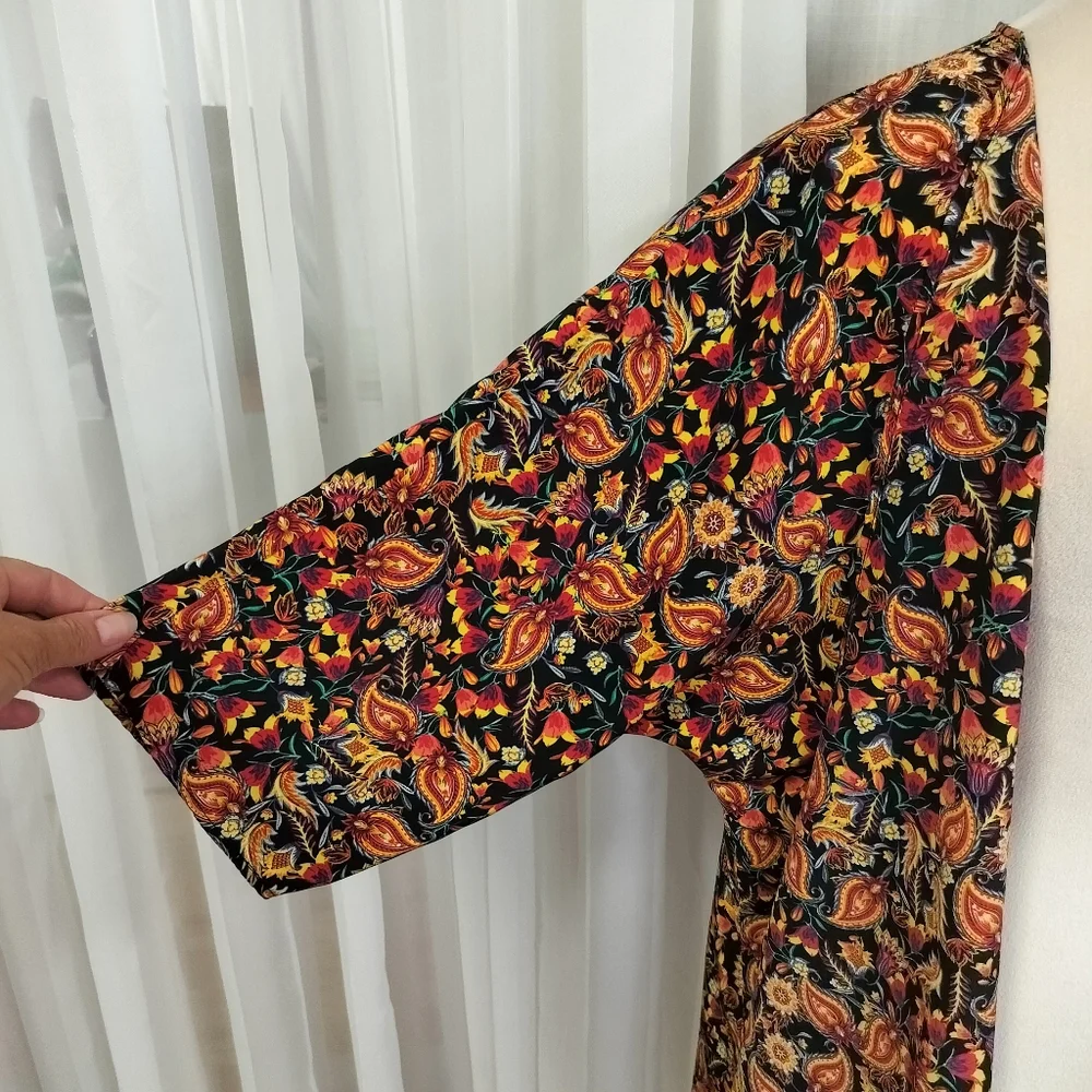 2/$30 LuLaRoe Lindsay Kimono Open Cardigan Shawl Size S‎ Oversized Satin Paisley